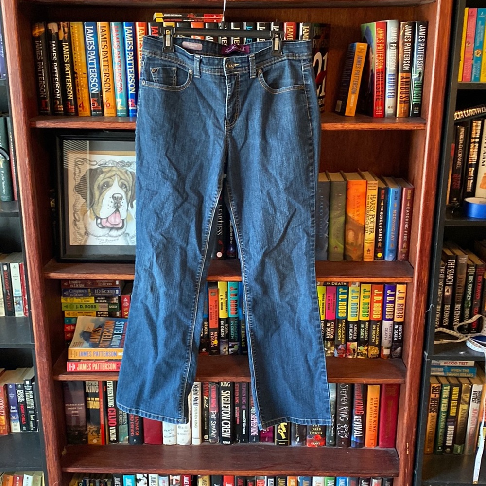 Gloria Vanderbilt Flare Isabelle Size 10 Inseam Approximately 29”.